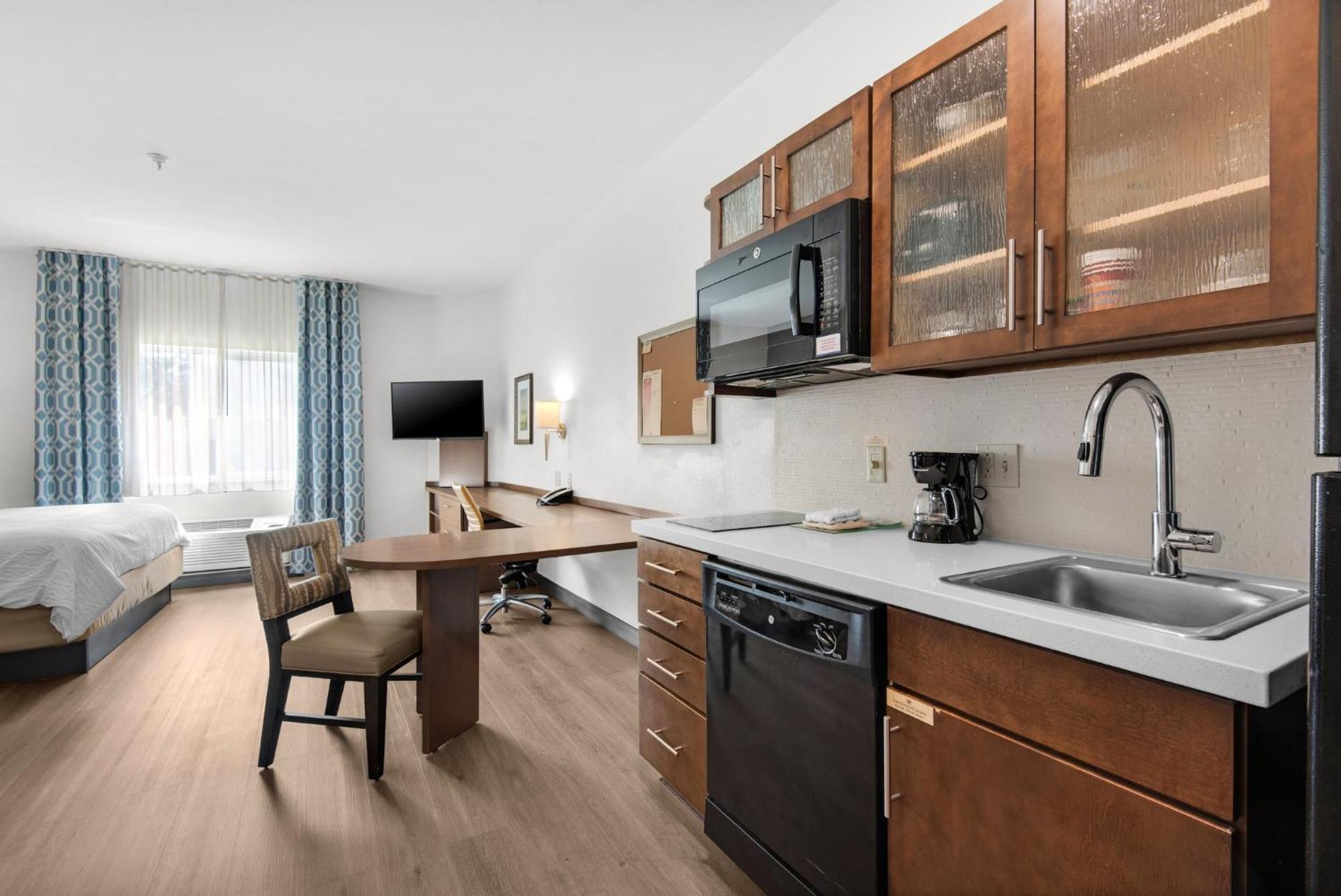Candlewood Suites - Pensacola - University Area By Ihg Hotel 3*